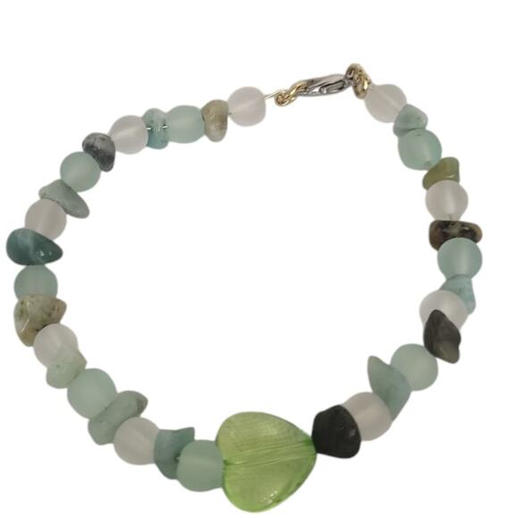 Frosted Glass Clear Heart Acrylic Bead Green Bracelet - Picture 1 of 3